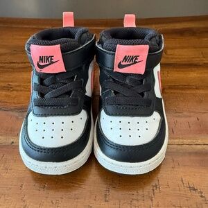 Toddler girls sneakers Nike size 5